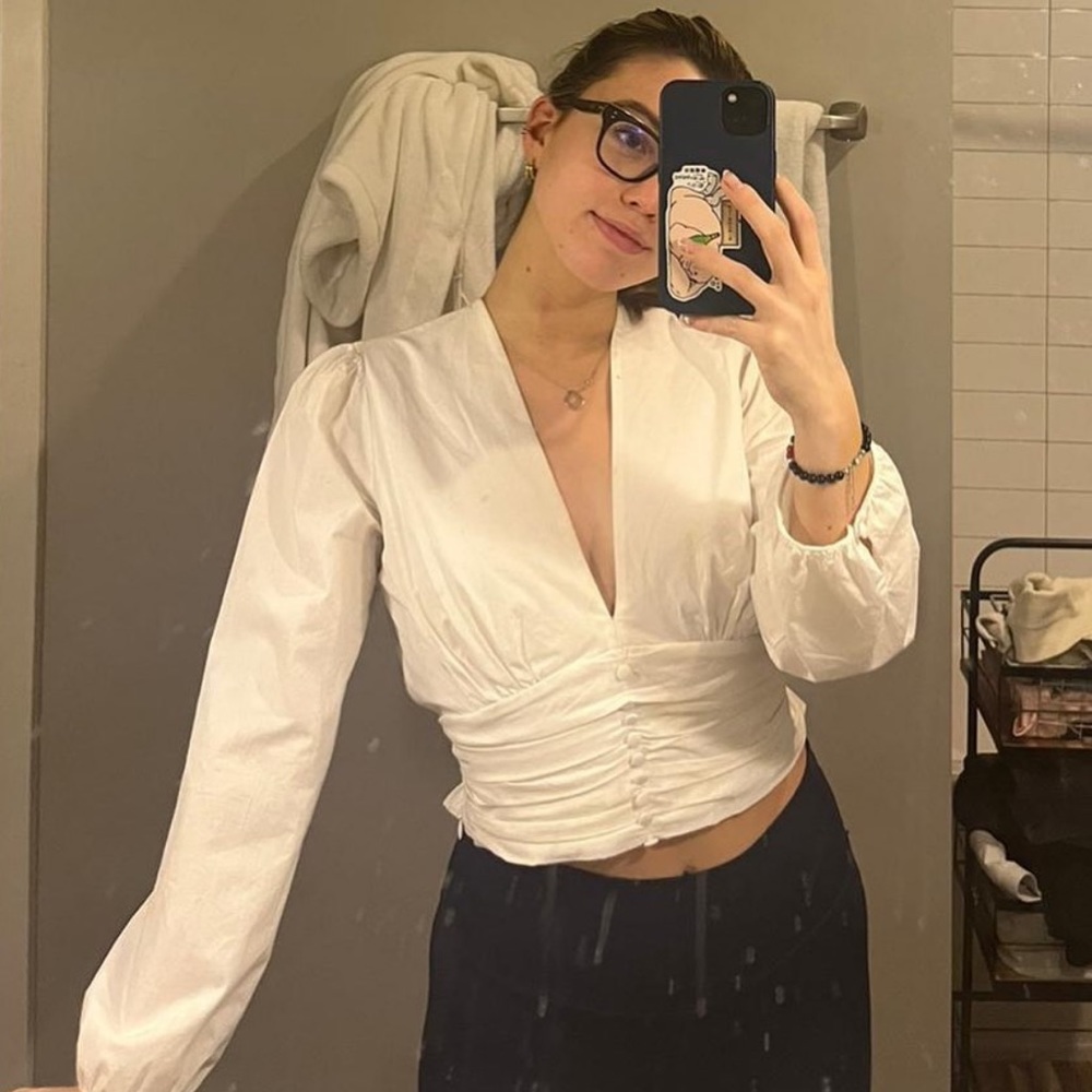 Super cute zara blouse. Never worn.